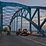 wir-auf-bruecke